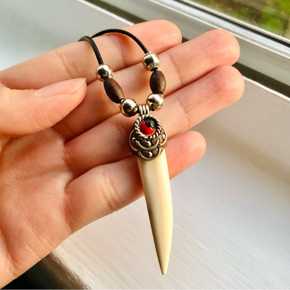 ☽ Crocodile Tooth Pendant Boho, Slip Knot Choker/Necklace ☾ - Picture 3 of 5